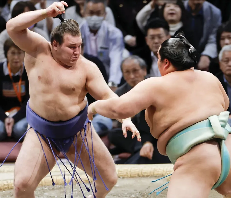 Aonishiki Arata bout throw highlights sumo wrestling