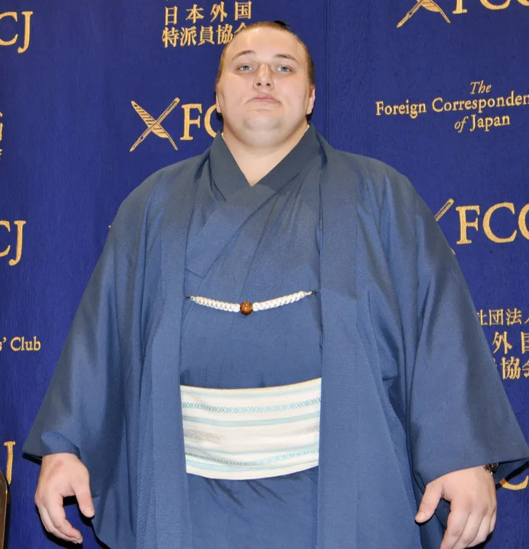 Aonishiki Arata formal kimono FCCJ interview weight 140 kg