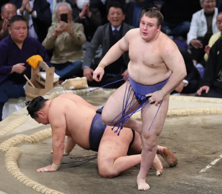 Aonishiki Arata kinboshi win highlight makuuchi champion ozeki